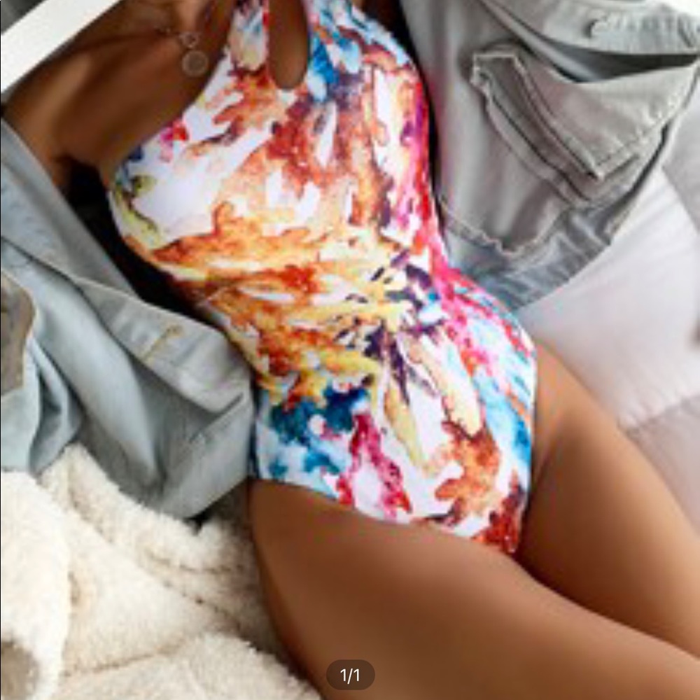 Swimsuit one piece one shoulder